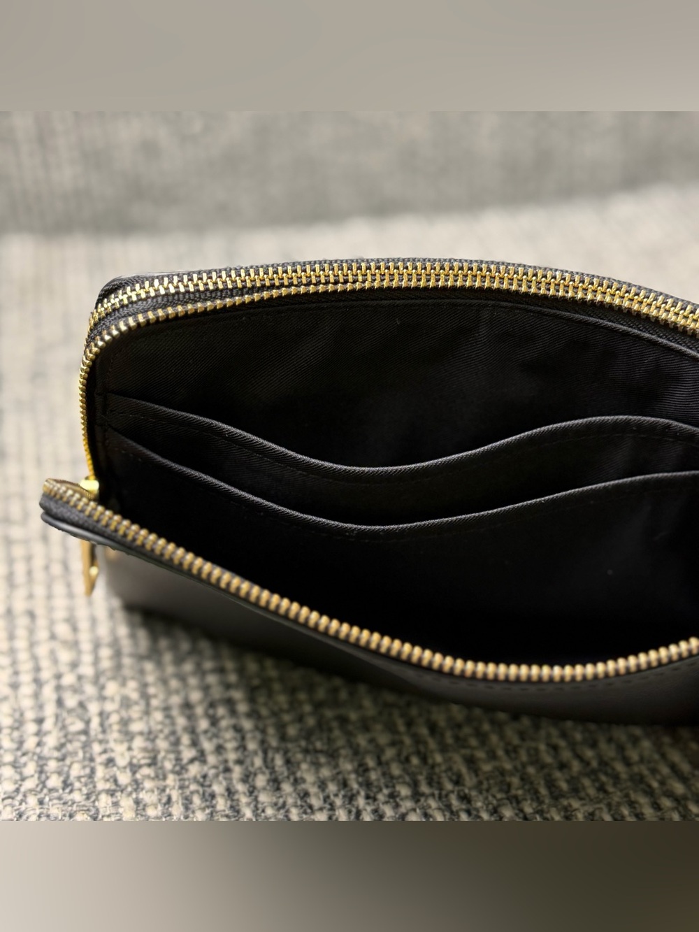 Coach F87587 Double Zip Large Wristlet Wallet Black Pebbled Leather Gold READ - Picture 11 of 14